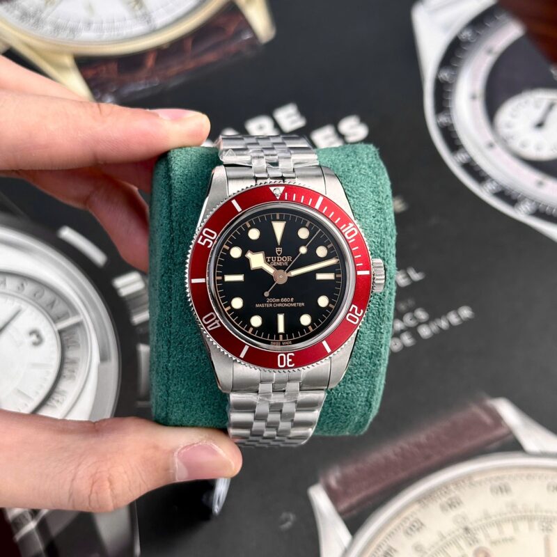 Tudor Black Bay 7941A1A0RU-0003 黑色錶盤 紅色錶圈 頂級克隆 ZF 41mm 復刻腕錶實拍 - 第 1 / 1 張