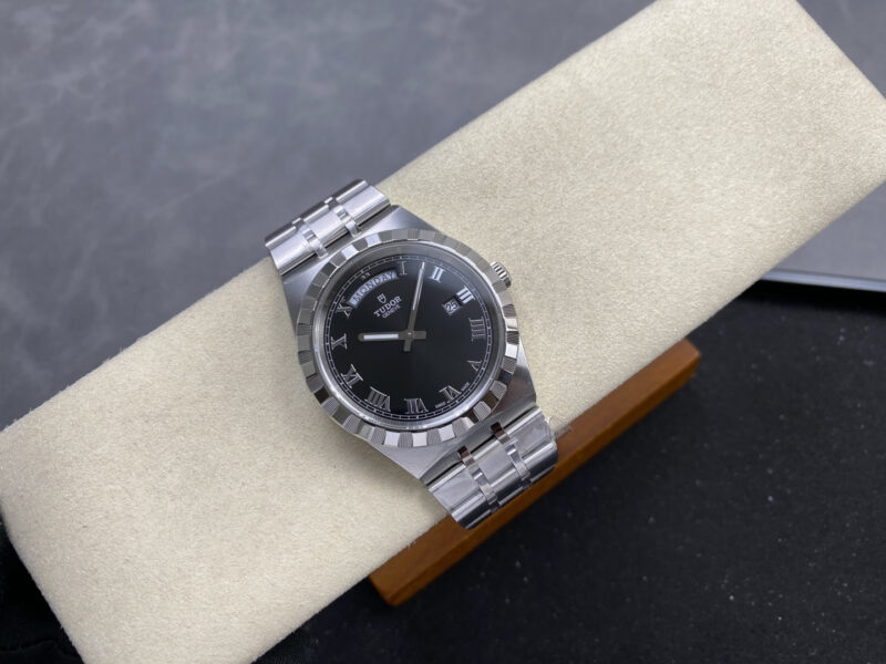 Tudor Royal M28600-0003 黑色錶盤 羅馬數字 頂級復刻 41mm 復刻腕錶實拍 - 第 1 / 1 張